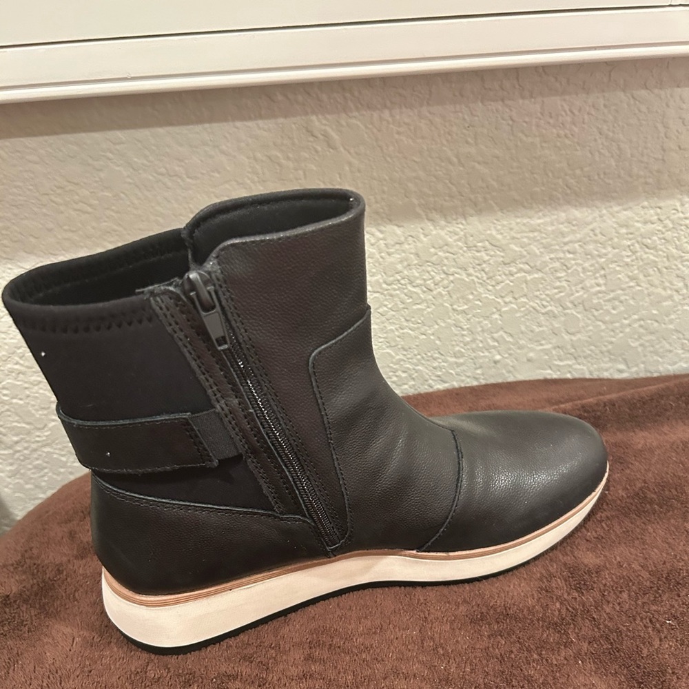 CLARKS BOOTIES BRAND NEW